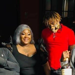 Meet your Posher, Bee